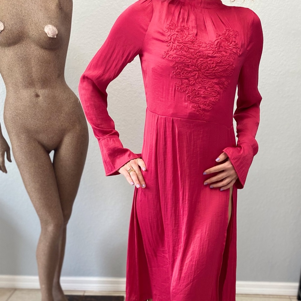 Free People 🌺 dress in Hot pink XS Bell sleeves slit skirt. excellent condition